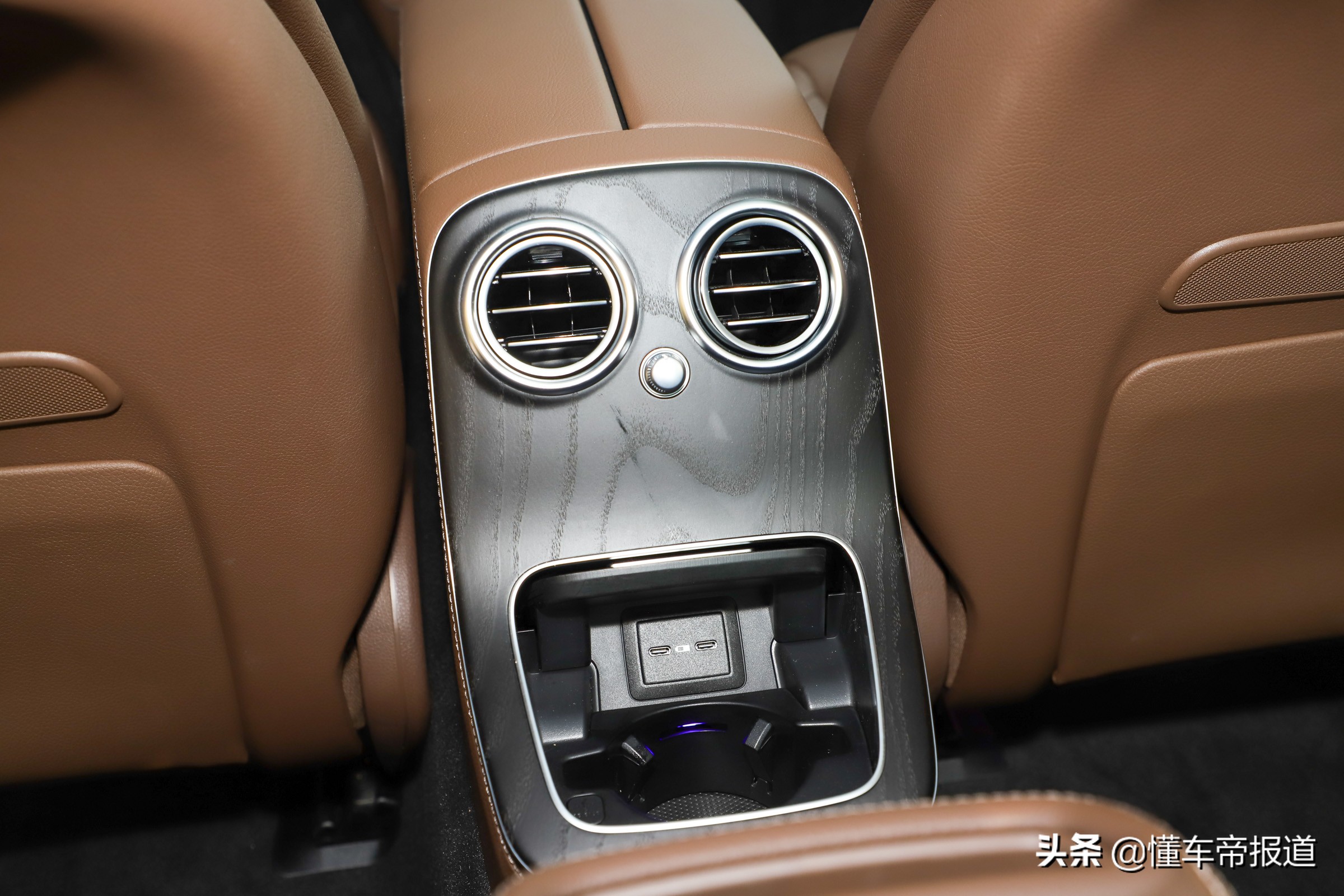 新车 | 宿敌对决！首试2021款宝马5系对比奔驰E级