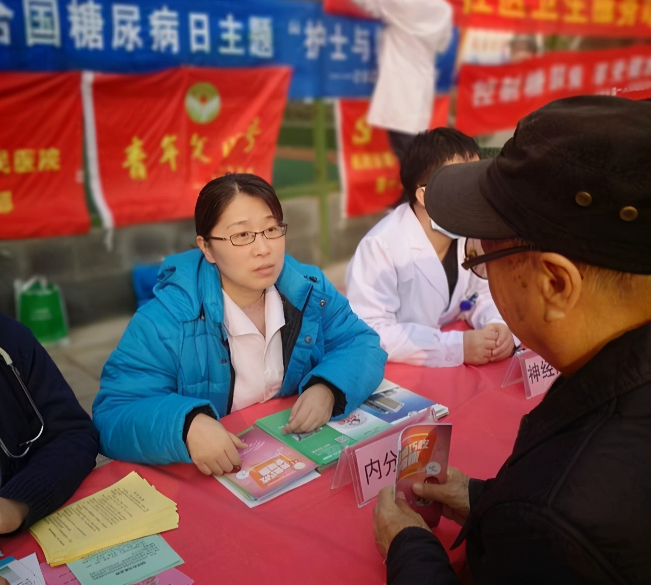 “护士与糖尿病”丨咸阳市第一人民医院“联合国糖尿病日”义诊宣传活动