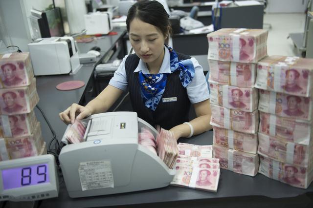 夫妻两人退休金共4000元，有三套房和80万存款，