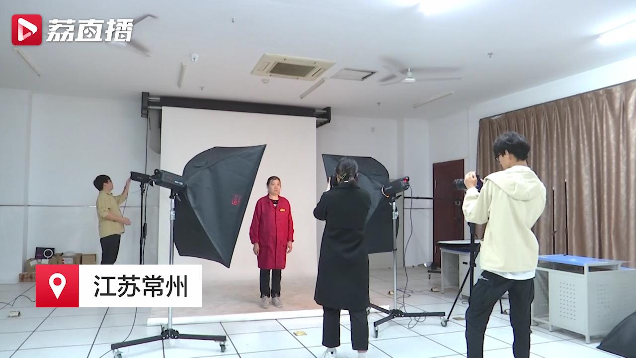 你笑起来真好看！常州青年学子&ldquo;扮美&rdquo;宿管阿姨