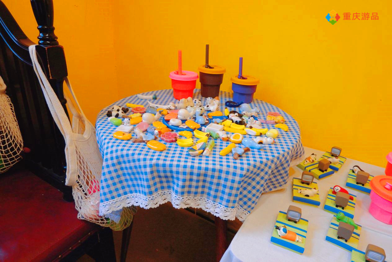 重庆的小众集市商铺，洛可可与巴洛克的结合，顾客只拍照不购物