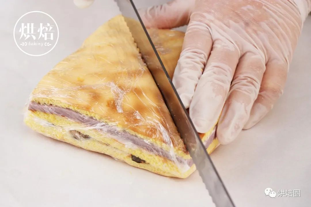 滿滿餡料集結所有好吃元素的虎皮芋泥三明治想不好吃都難