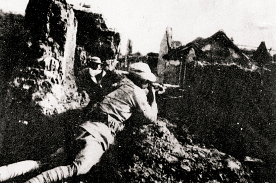 司马懿可没有迫击炮！伪军连长痴迷京剧，对着