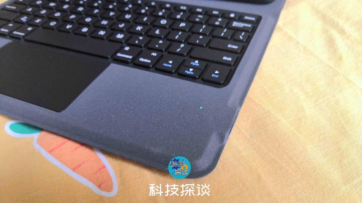 搬砖人必备iPad生产力配件：SMORSS无线蓝牙键盘保护套