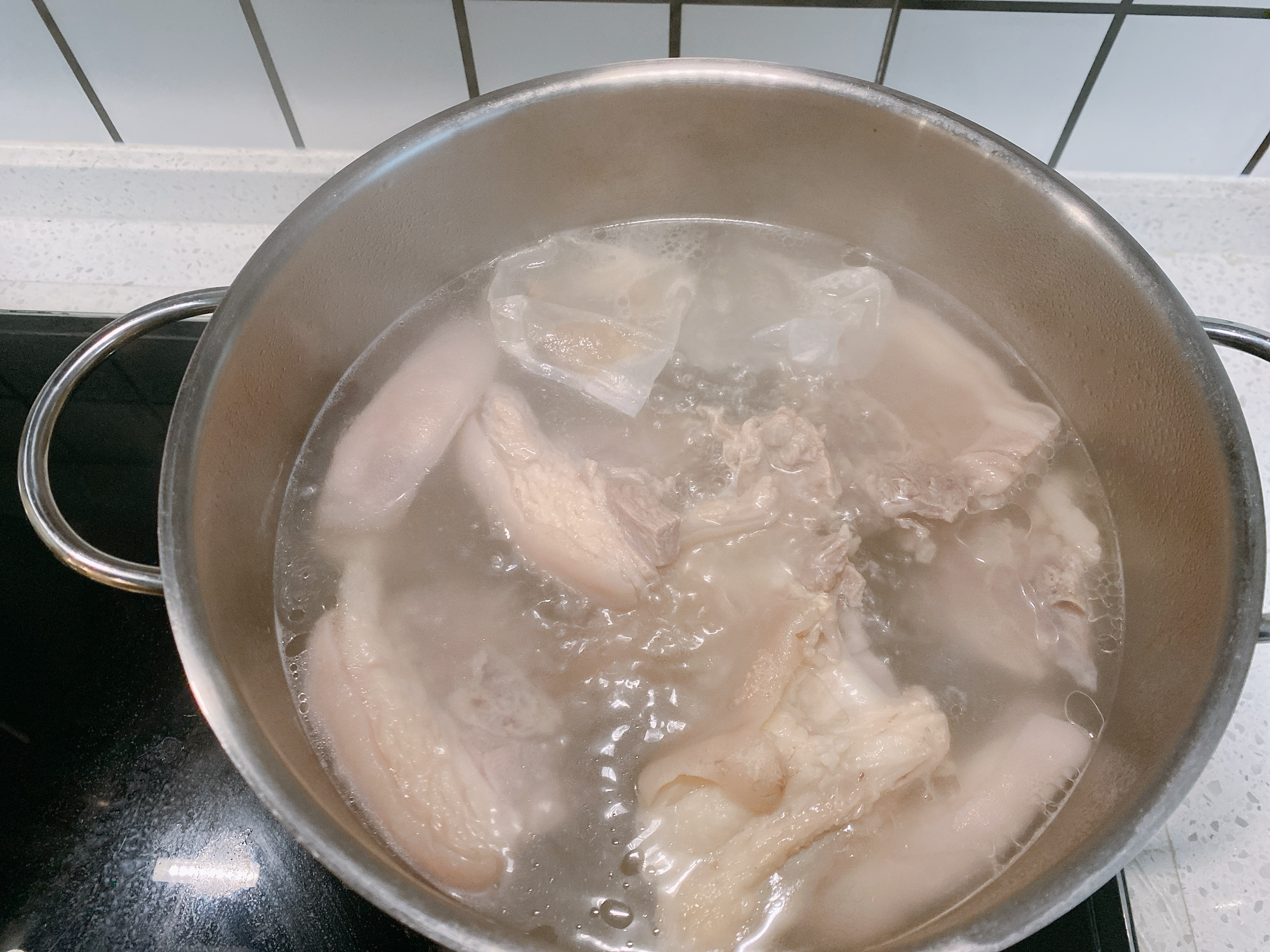 冬至炖羊肉汤，记住“1不3要”的窍门，羊肉汤不发黑，味道鲜美