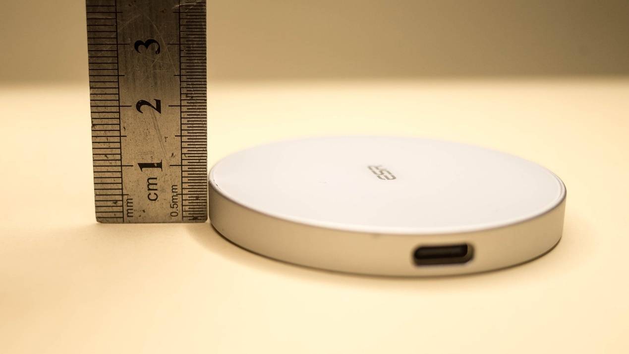 1.Magsafe新选择-ESR亿色磁吸无线充