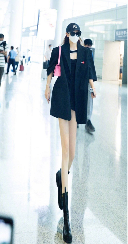 被纠正年纪，邓超隔夜复仇宣布解散工作室，工作室的回应好硬气