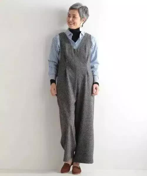 “国民奶奶”吴彦姝老得优雅，穿衣朴素气质却高贵，活成奶奶典范