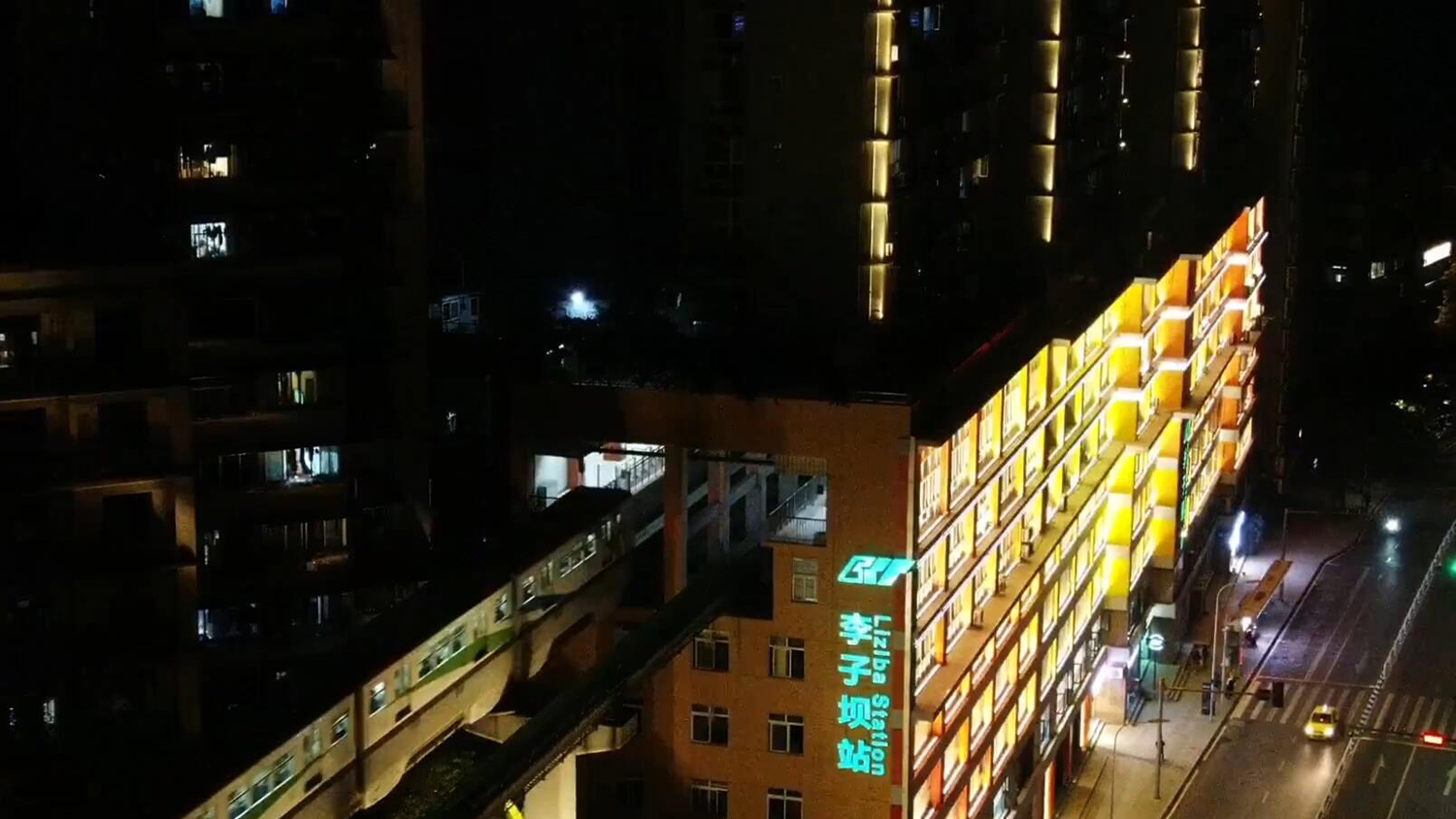 重庆独此一家，把轨道车站打造成旅游景点，来看李子坝的发家史