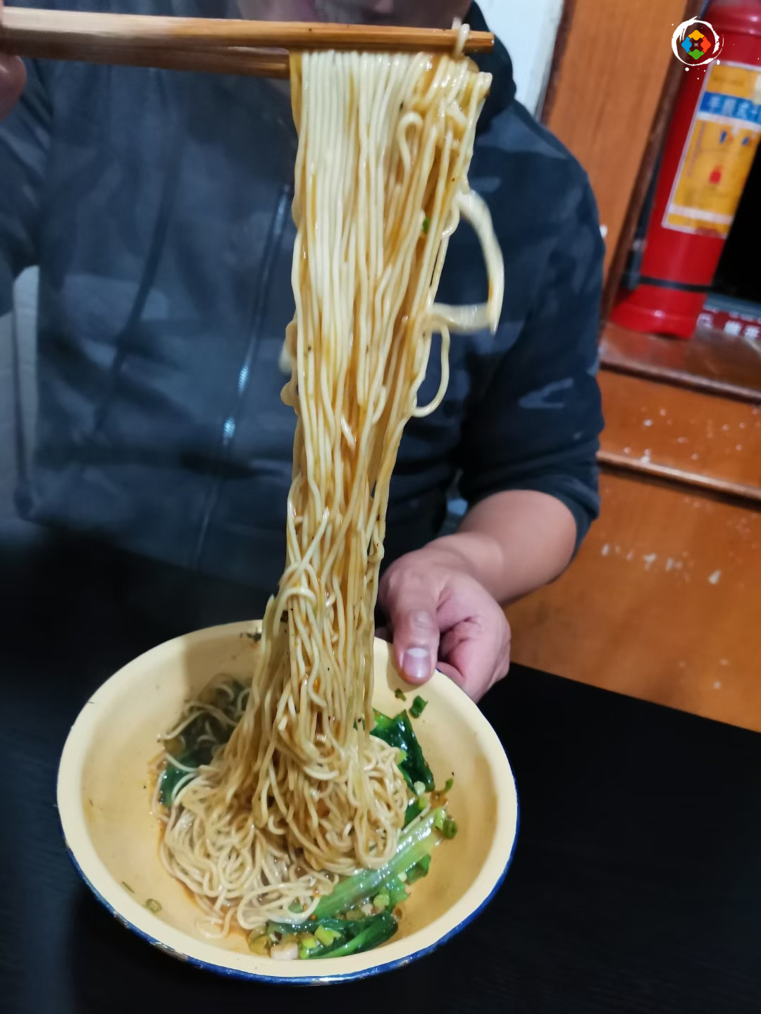 外地人如何看待重庆小面？让人大汗淋漓，却有着家和亲情的味道