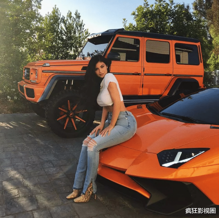 美国顶级名媛的奢侈生活什么样？别墅养宠物、