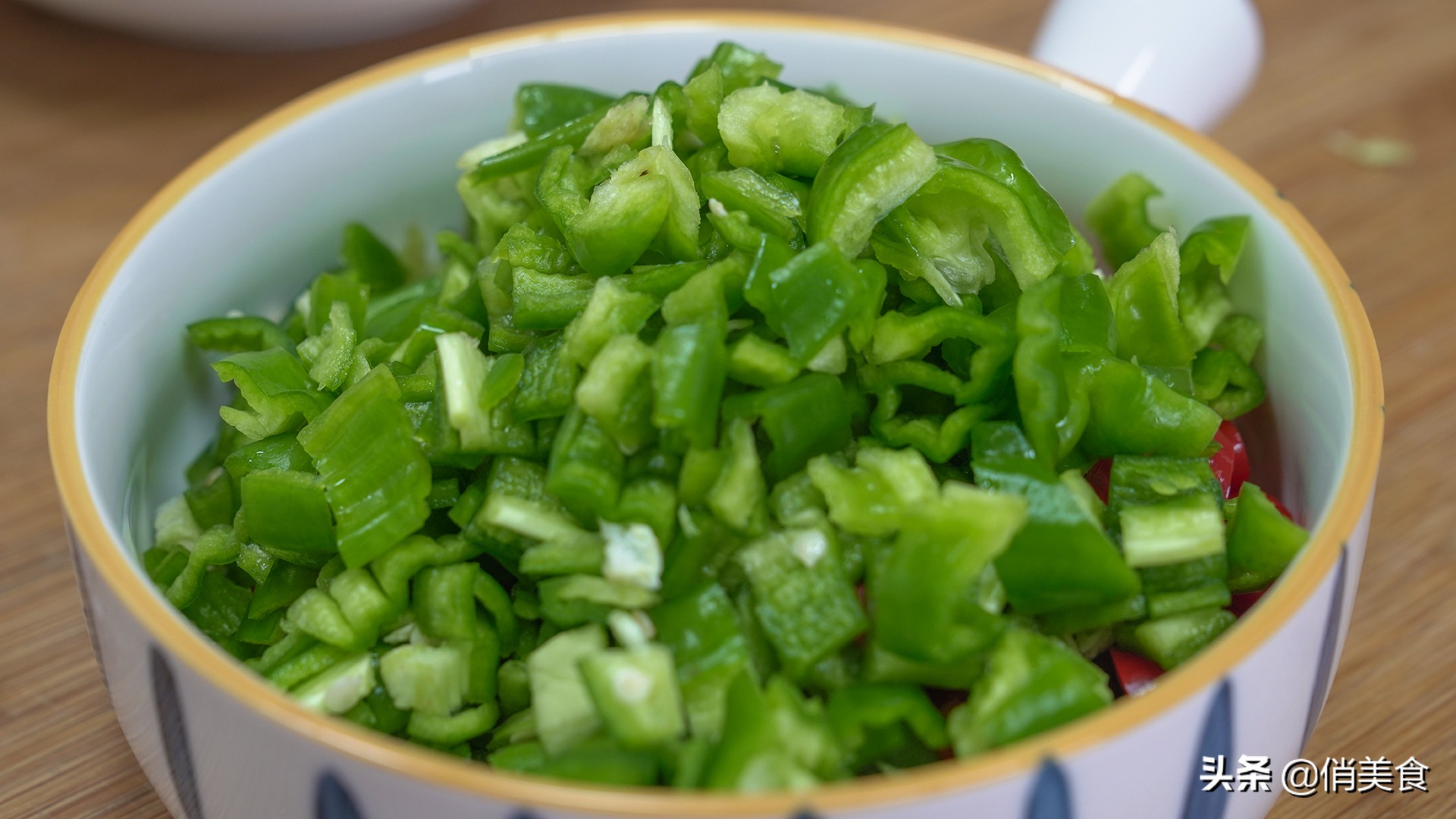 10分钟做锅万能酱，适合各种饼类、海鲜、烧烤、比老干妈好吃多了