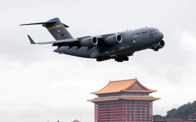 如果美國軍機進入我國台灣領空，我們該如何應對？