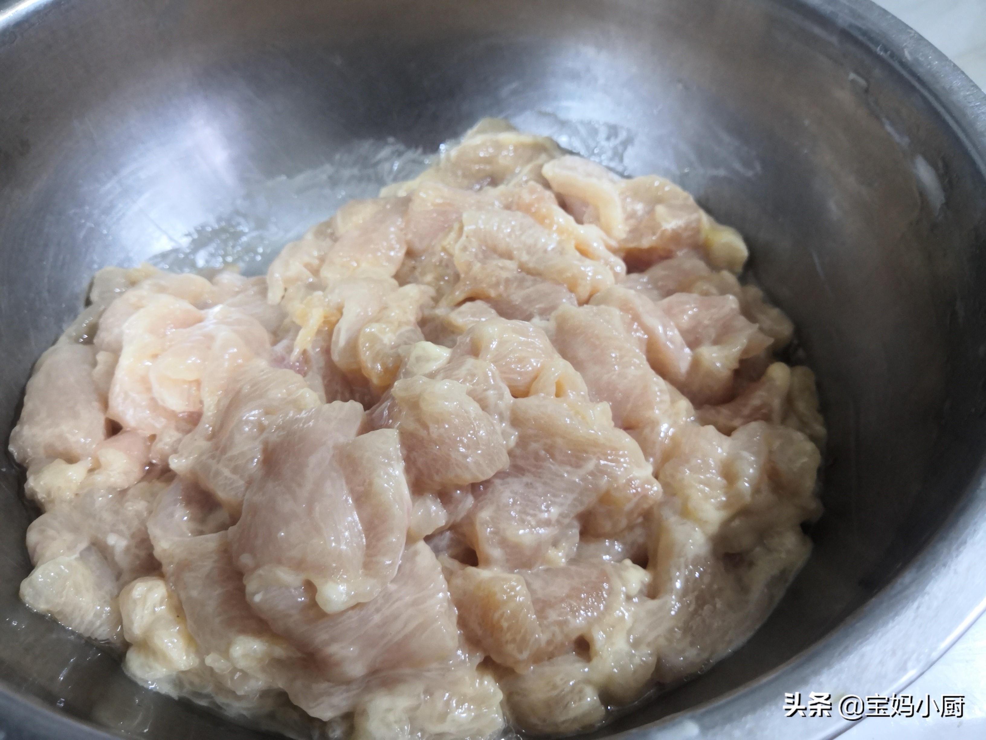 鸡胸肉这样做，能当零食能当下酒，12块钱能做两大盘，可香了