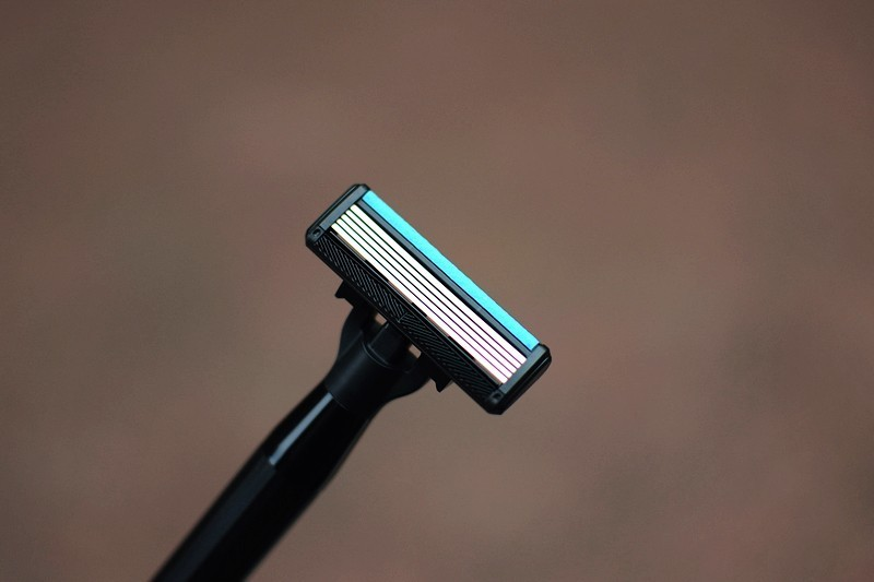 顺滑无感剃须 焕醒手动剃须刀套装