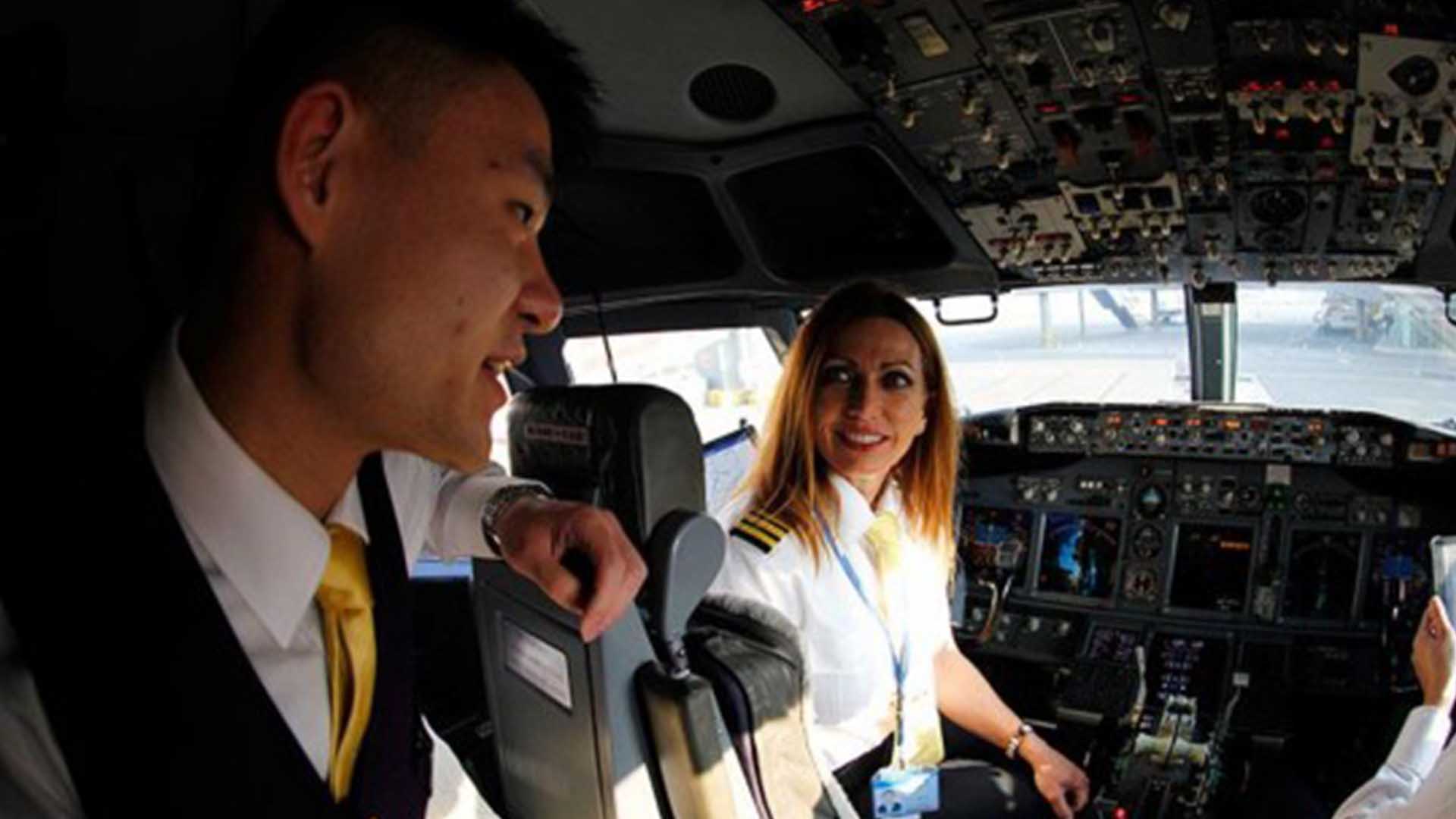 金贝丽：美国王牌飞行员，最后却成为中国首位美籍女机长，为何？