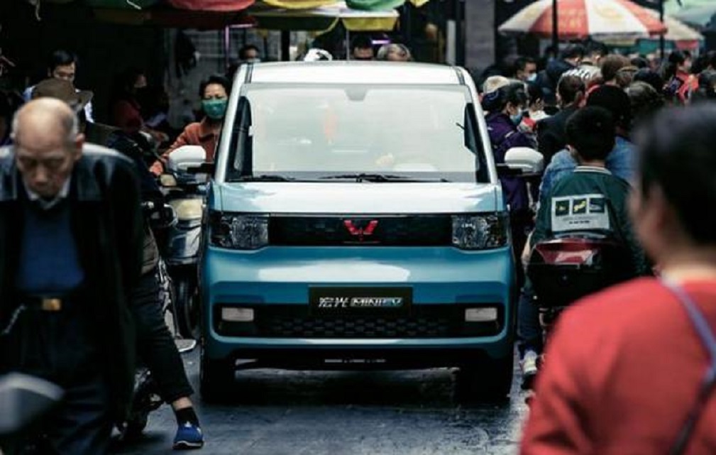 续航升至200km，新宏光MINI出新配色，稳坐新能源车销冠