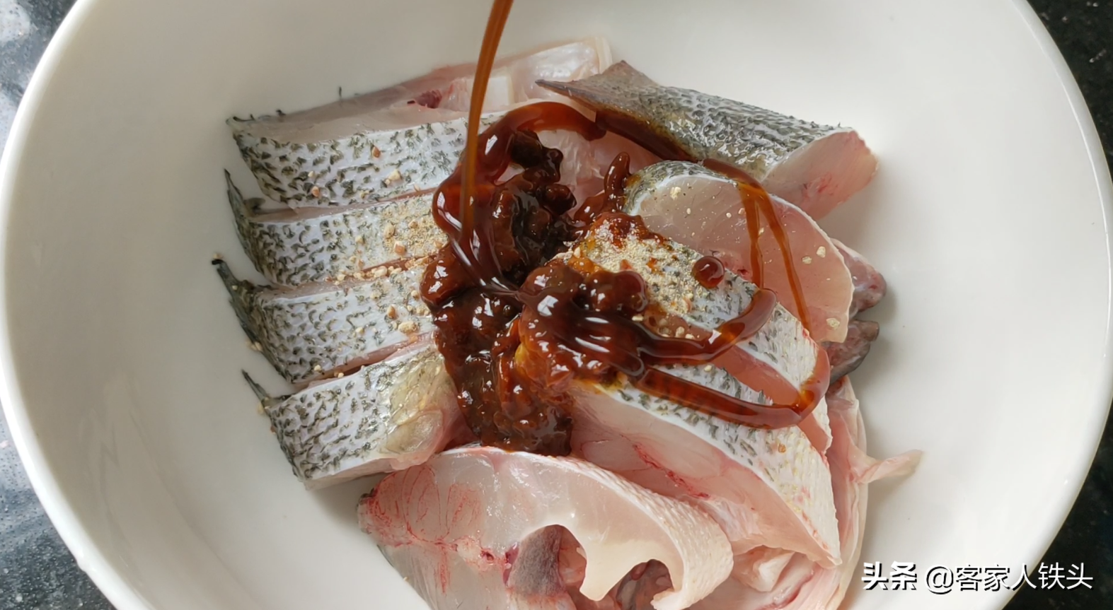 天冷吃魚別煎炸，試試一個懶人做法，6分鐘出鍋，好吃不腥口感滑