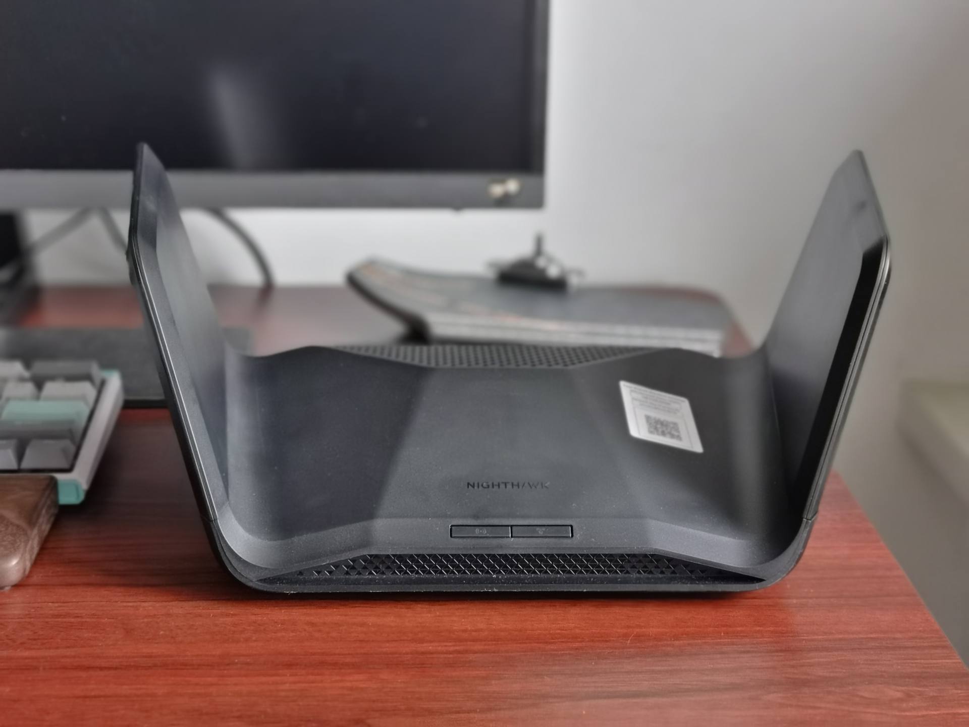 网件RAX70路由器轻开箱，鹰翼造型的WiFi6长什么样？