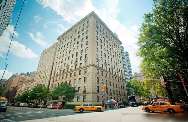 美国宅女：父亲去世，19岁继承6亿，宅家80年10