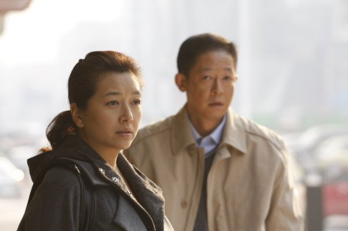 江珊：閃婚震驚一時，與靳東姐弟戀5年，如今54歲卻依舊美如少女