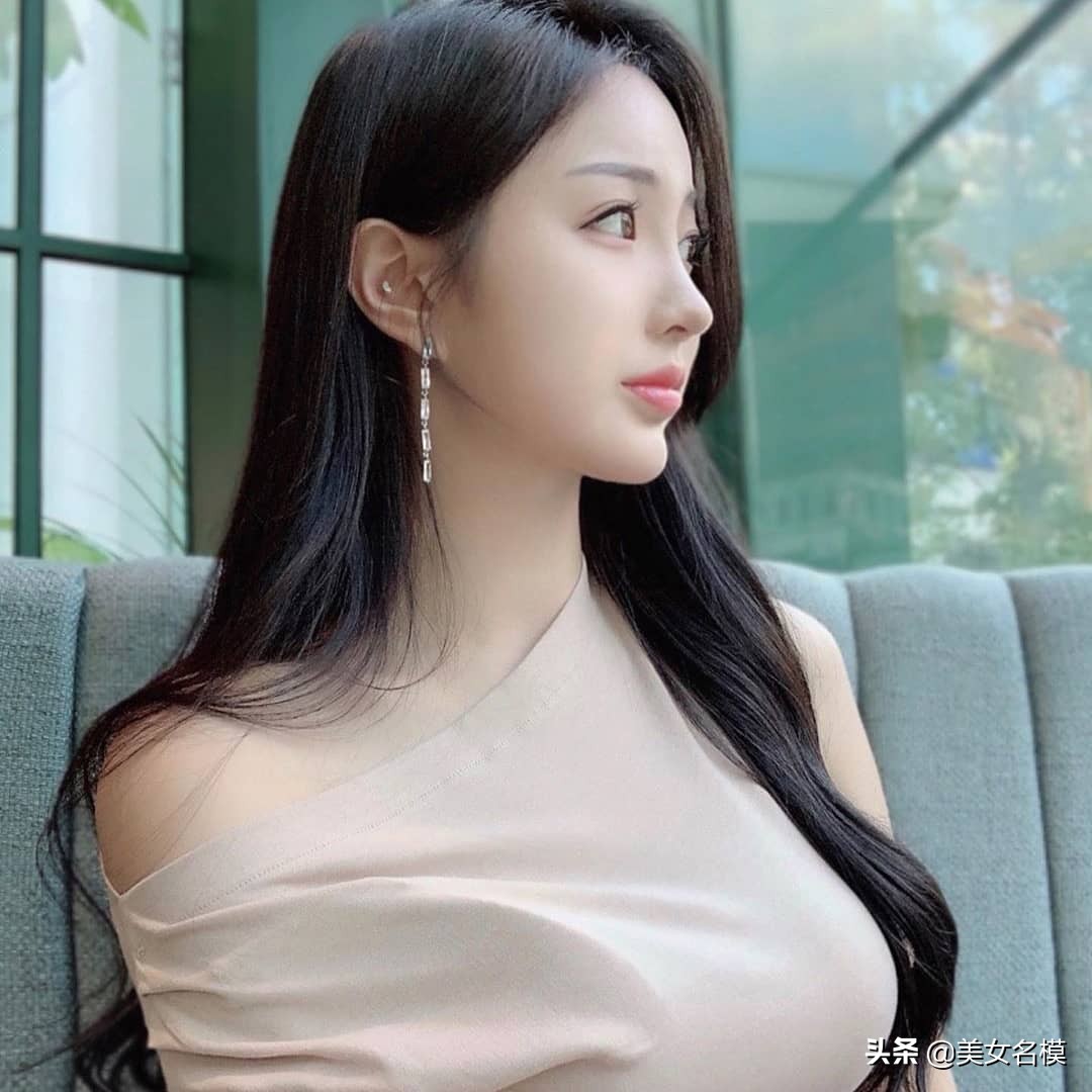 韓國皮拉提斯教練延河娜，葫蘆形身材躥紅網絡