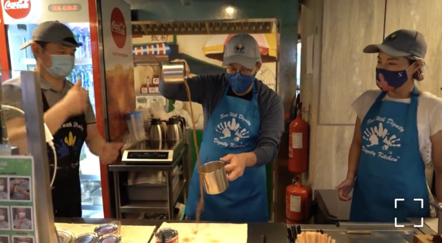 郭晶晶陪丈夫工作顯靦腆，小露一手讓霍啟剛當眾暴露“迷弟”本色