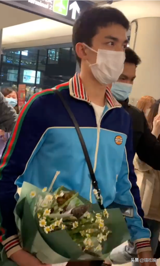 Really firm! The bamboo shoot that Wu Lei sends vermicelli made from bean starch is fried ate, did not forget: He returns gift of female vermicelli made from bean starch in public