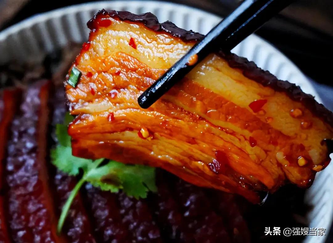 過年炸扣肉，謹記“2不放6竅門”，扣肉金黃不腥，起泡出虎皮！