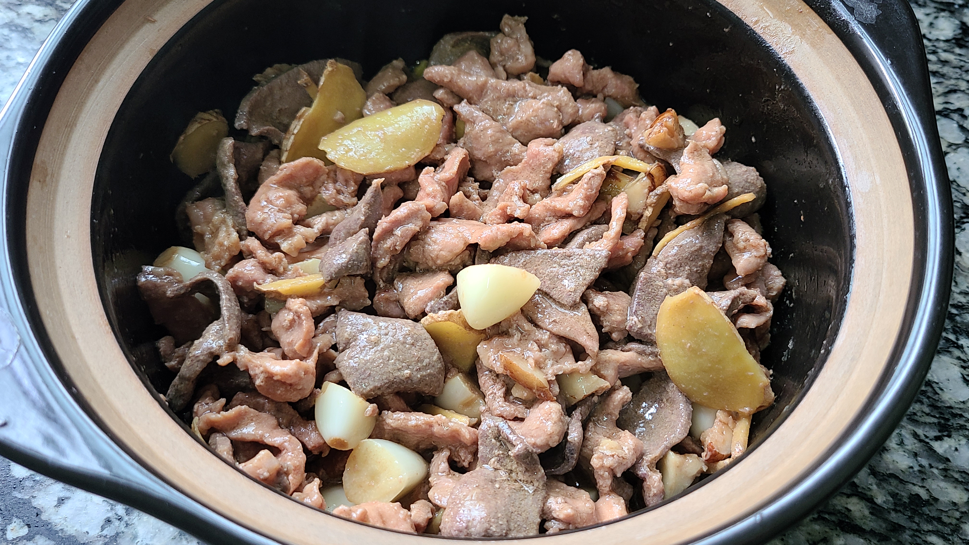 爱吃猪肉别直接炒，教你一个香喷喷的广东做法，简单美味又营养