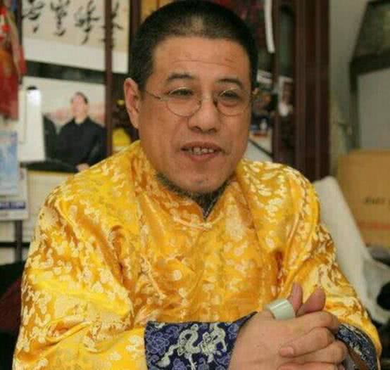 乾隆后人戴着3亿的戒指, 专家要求他上交遭拒,