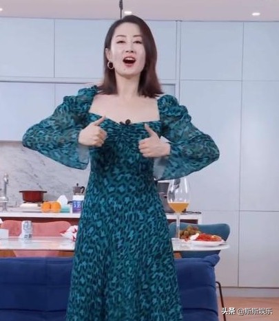 刘敏涛坐实姐圈一姐？分步骤解析女团舞台搞笑，刘涛秒变小迷妹