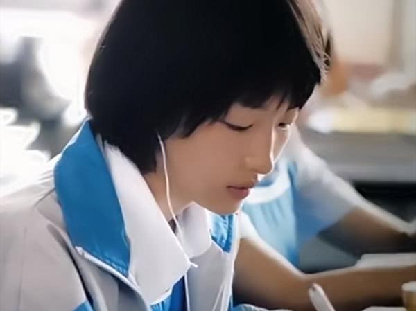 《少年的你》胡小蝶的一个小细节，其实暗示了