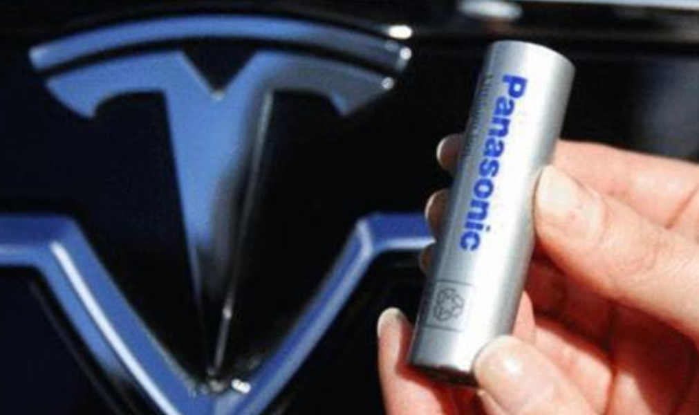 学校买百万特斯拉，拆成“废铁”用于展览，网