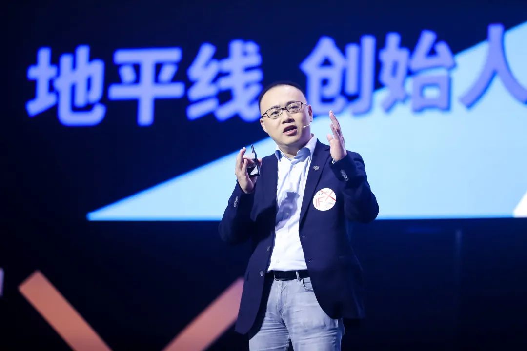 一场秘密拍卖，扣动AI霸权之争的发令枪