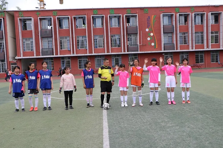 贺丨双流区彭镇小学足球队在区级足球联赛中提前锁定小组全部出线