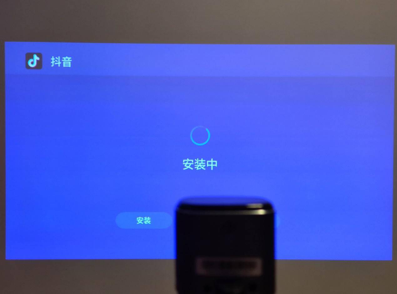 联想挑战最小投影仪？安卓系统，鸡蛋大小能投