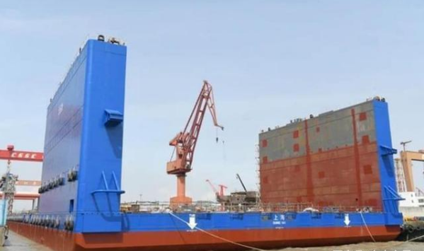 大消息！江南船厂巨型浮船坞已下水，003航母分