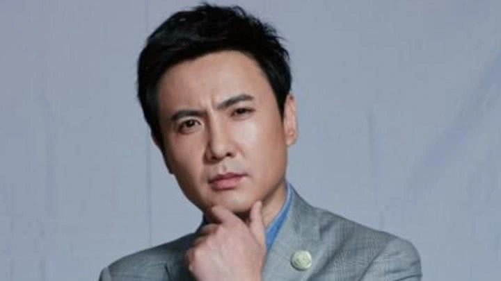 王晶眼中的演技派：周星驰永远都是第一名，周润发演戏就是为捞钱
