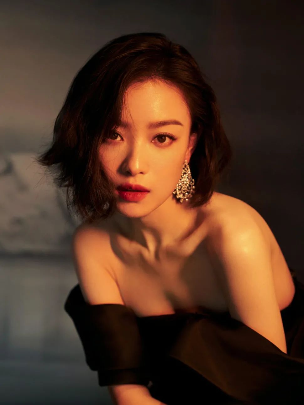 别再“披头散发”了！这4款冬季发型才够美够撩