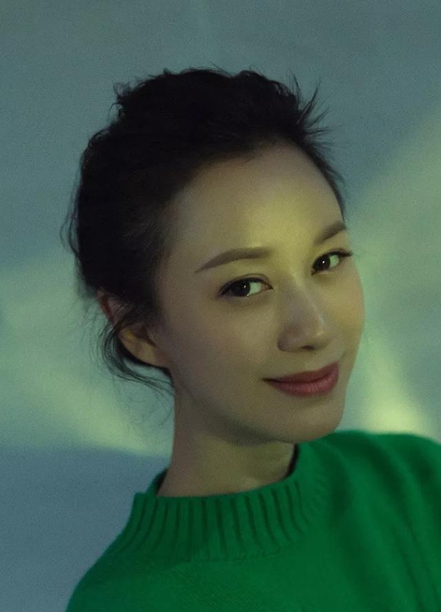 曾经的内衣女王，如今沦落为妈妈专业户，42岁中