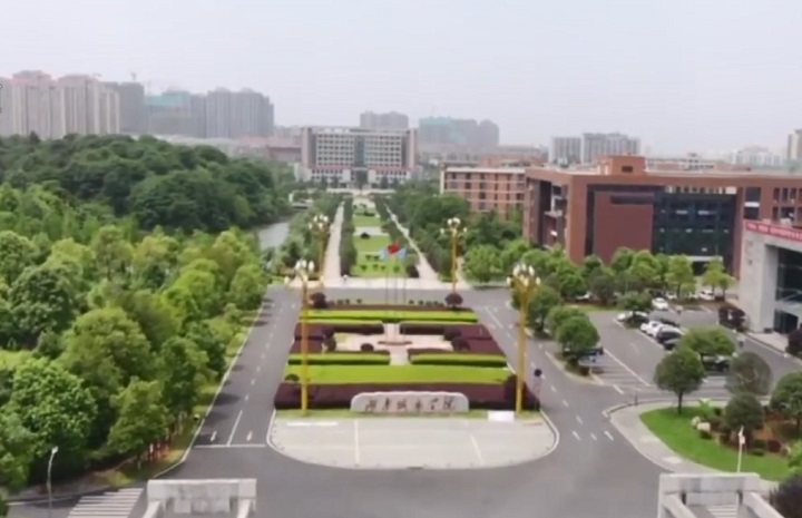 大学生返校被窝里现惊喜，发现5只小可爱，你宿舍“长”过什么？