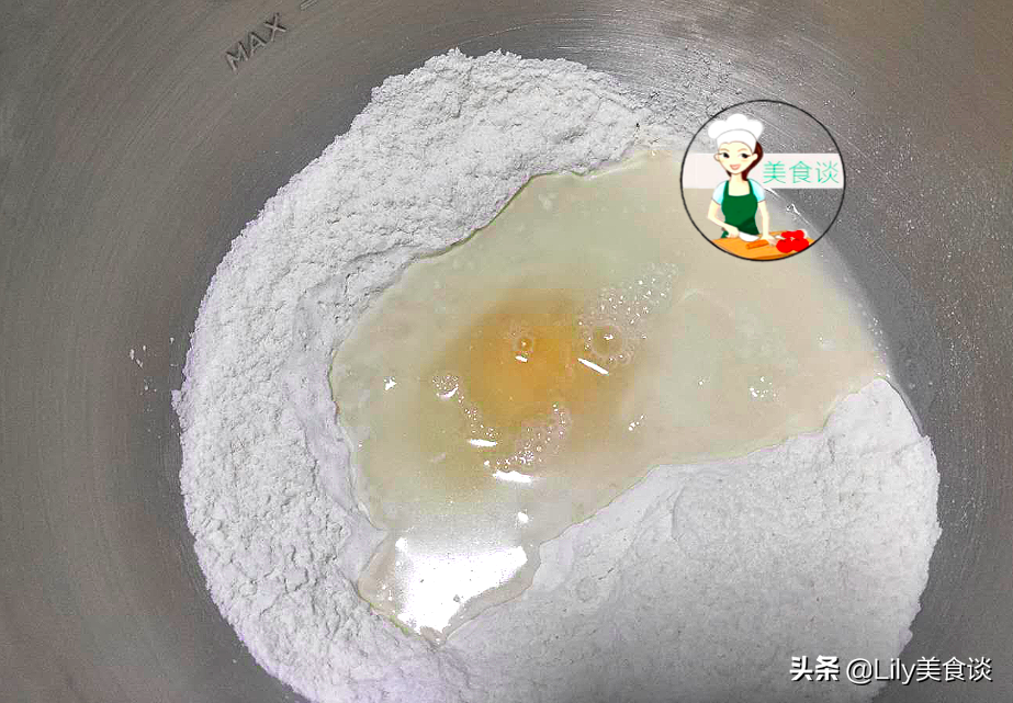 想吃面包不用去买，自己在家做，跟买的一样美味，大人孩子都爱吃