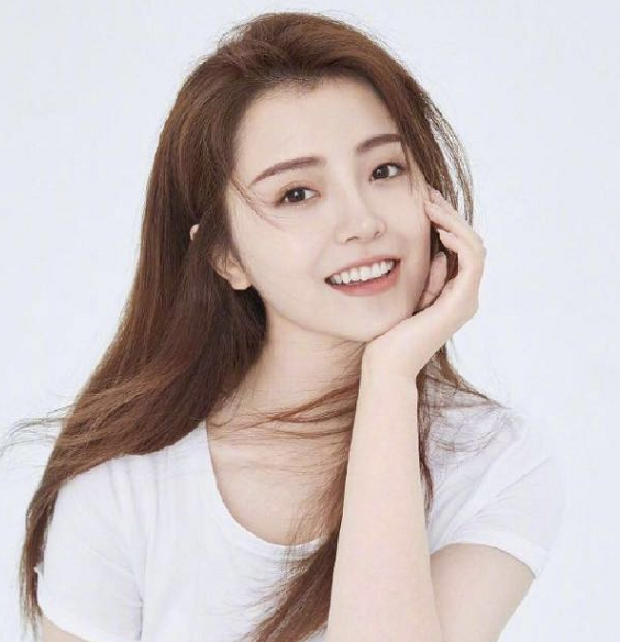 李光洁当爸，被诅咒引网友不满，十八线女星为