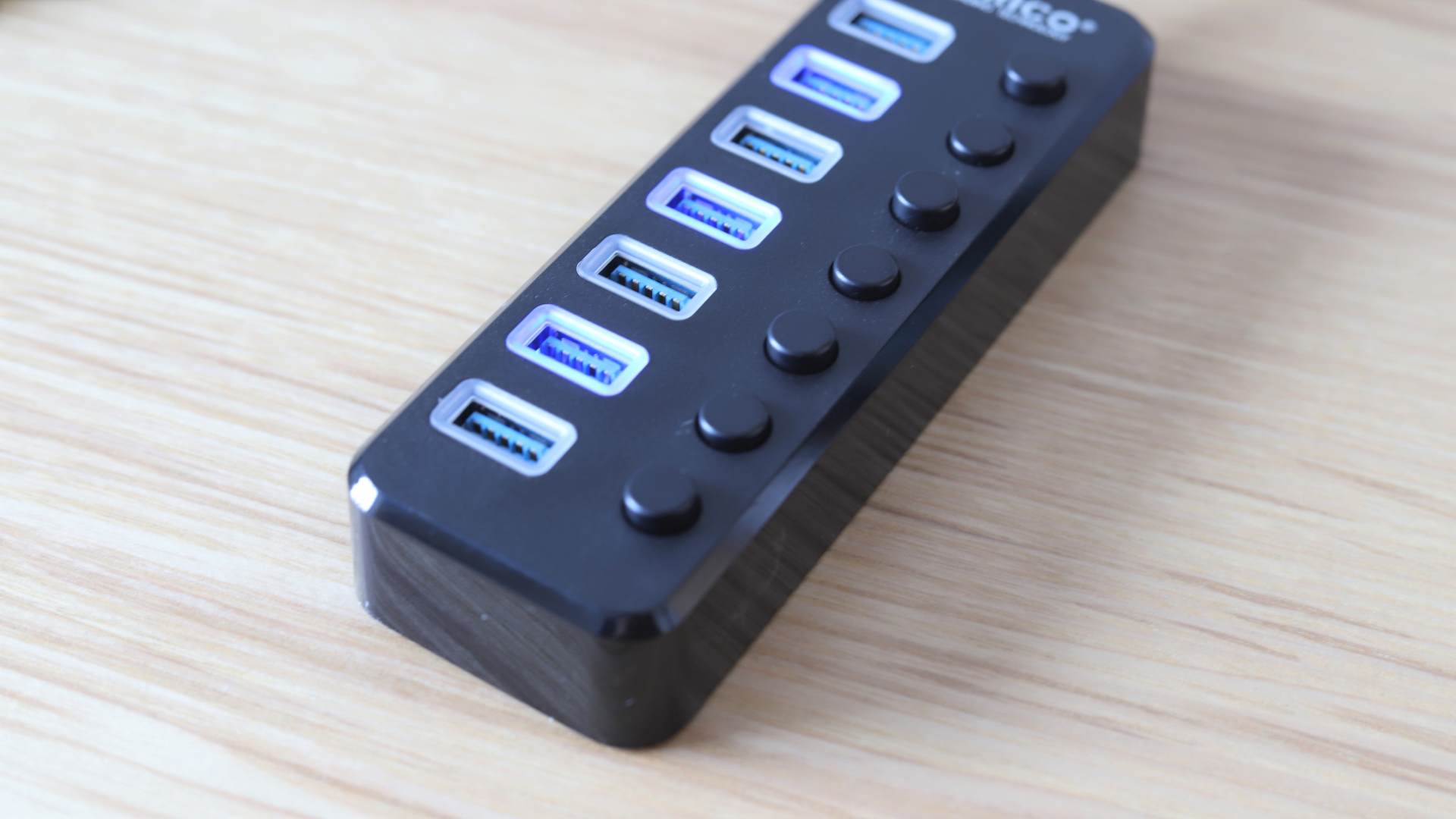 奥睿科分线器轻体验：独立分控、LED灯、USB3.0统统安排