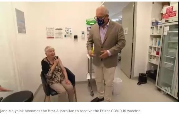 澳总理莫里森直播接种！85岁老人成为澳洲第一个打疫苗的人