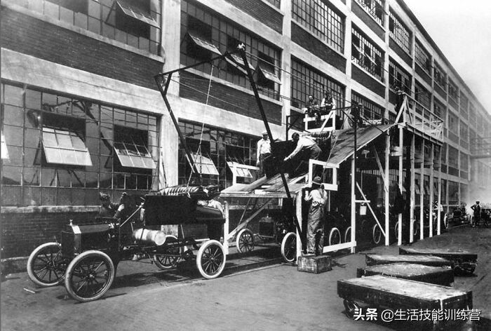 30個(gè)商業(yè)巨頭公司初創(chuàng)時(shí)的老照片，誰(shuí)還沒(méi)有青澀的時(shí)候呢？