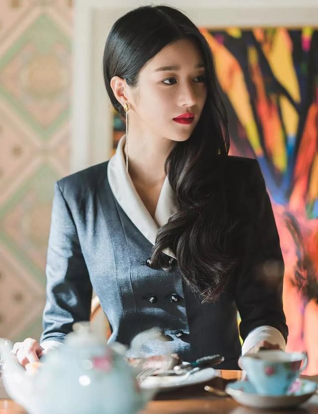 《虽然是精神病但是没关系》开播8.7，除了腹肌