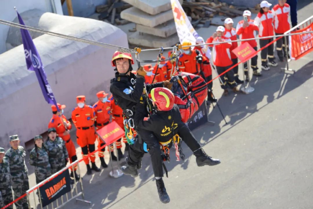 全国户外安全教育巡讲暨中国登山协会绳索技术研训走进山东济南