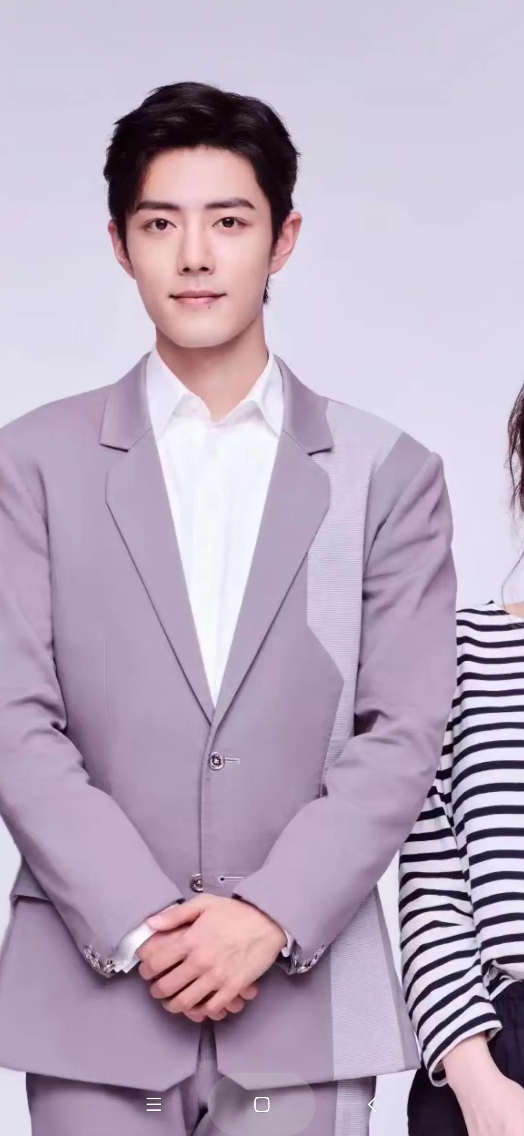 Xiao Zhan's official announcement of the purple suit pictured in the